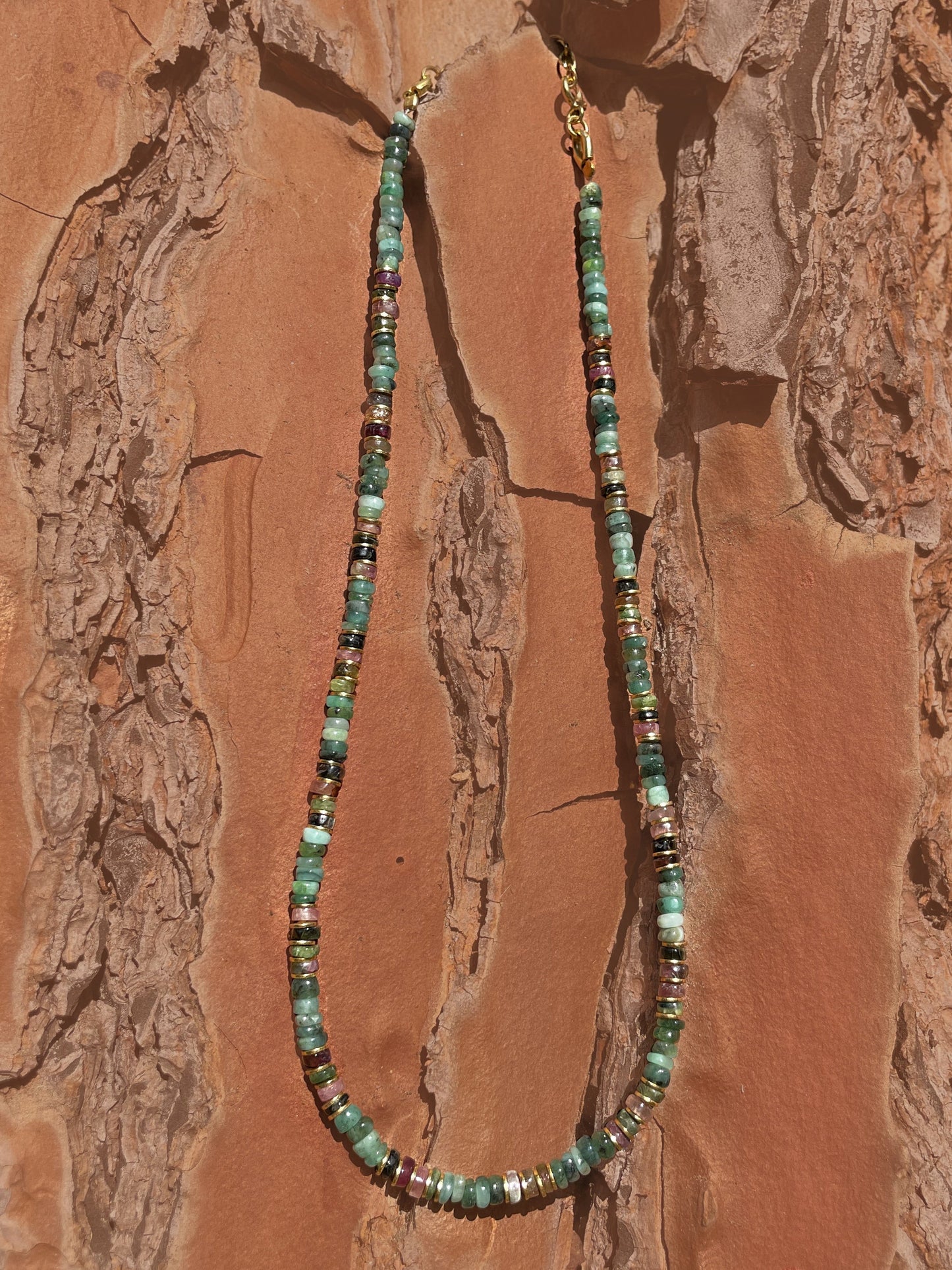Collier perles doré Or jaune 18k assemblé d'émeraude et tourmaline - Maison Di Giorgio