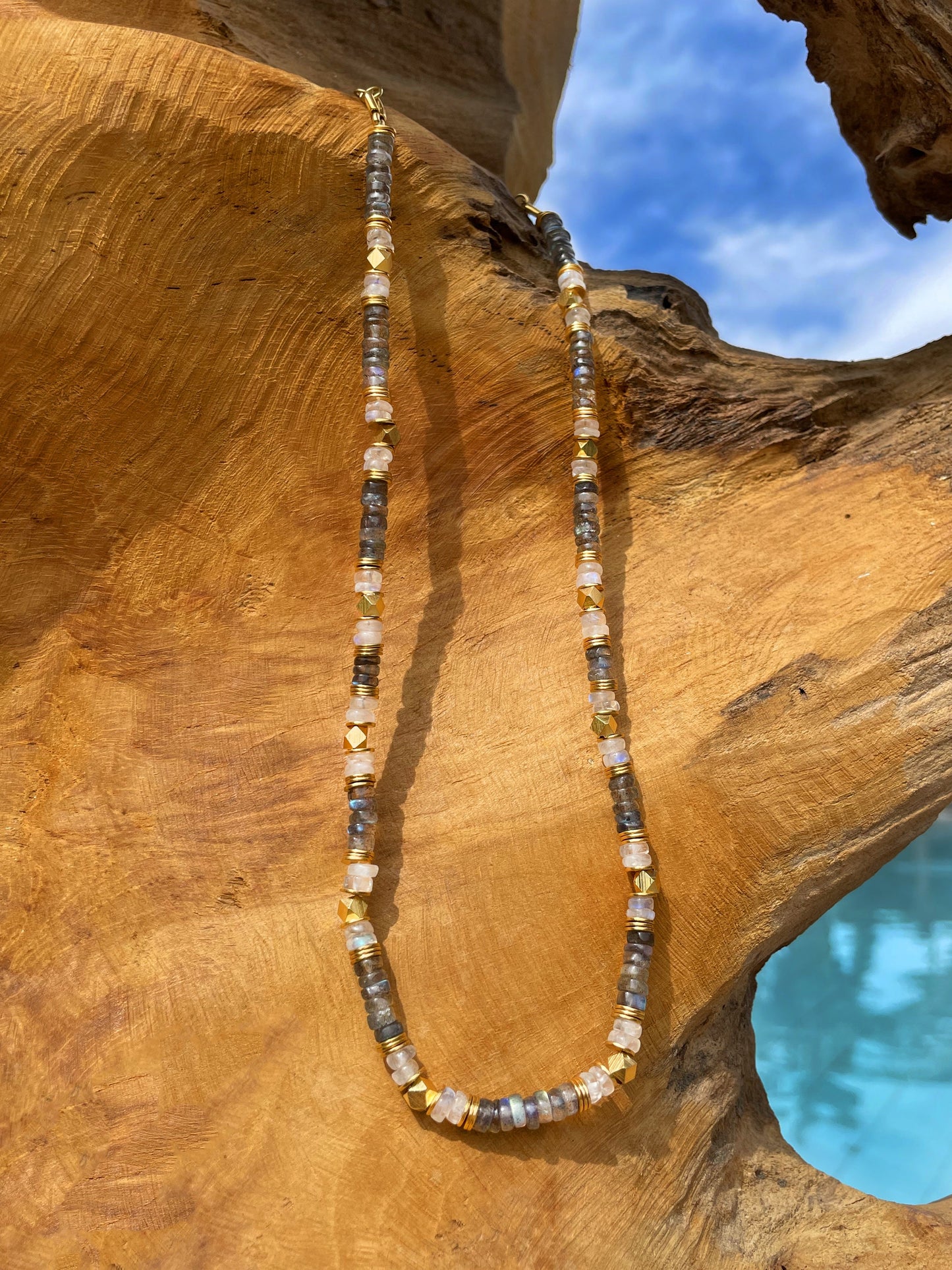 Collier perles doré Or jaune 18k assemblé de labradorite et pierre de lune - Maison Di Giorgio