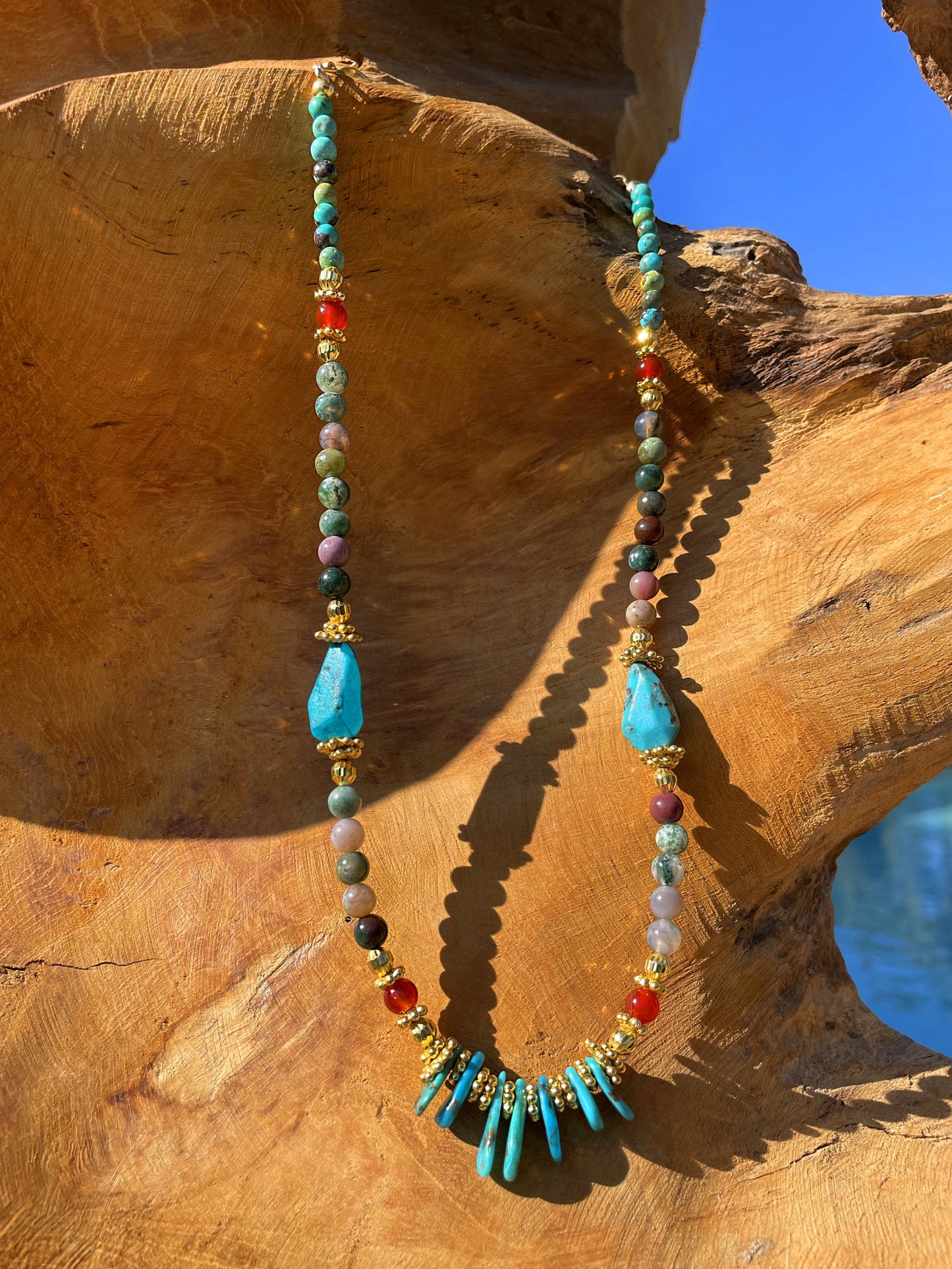 Collier perles doré Or jaune 18k assemblé de turquoise, onyx rouge et agate mousse - Maison Di Giorgio