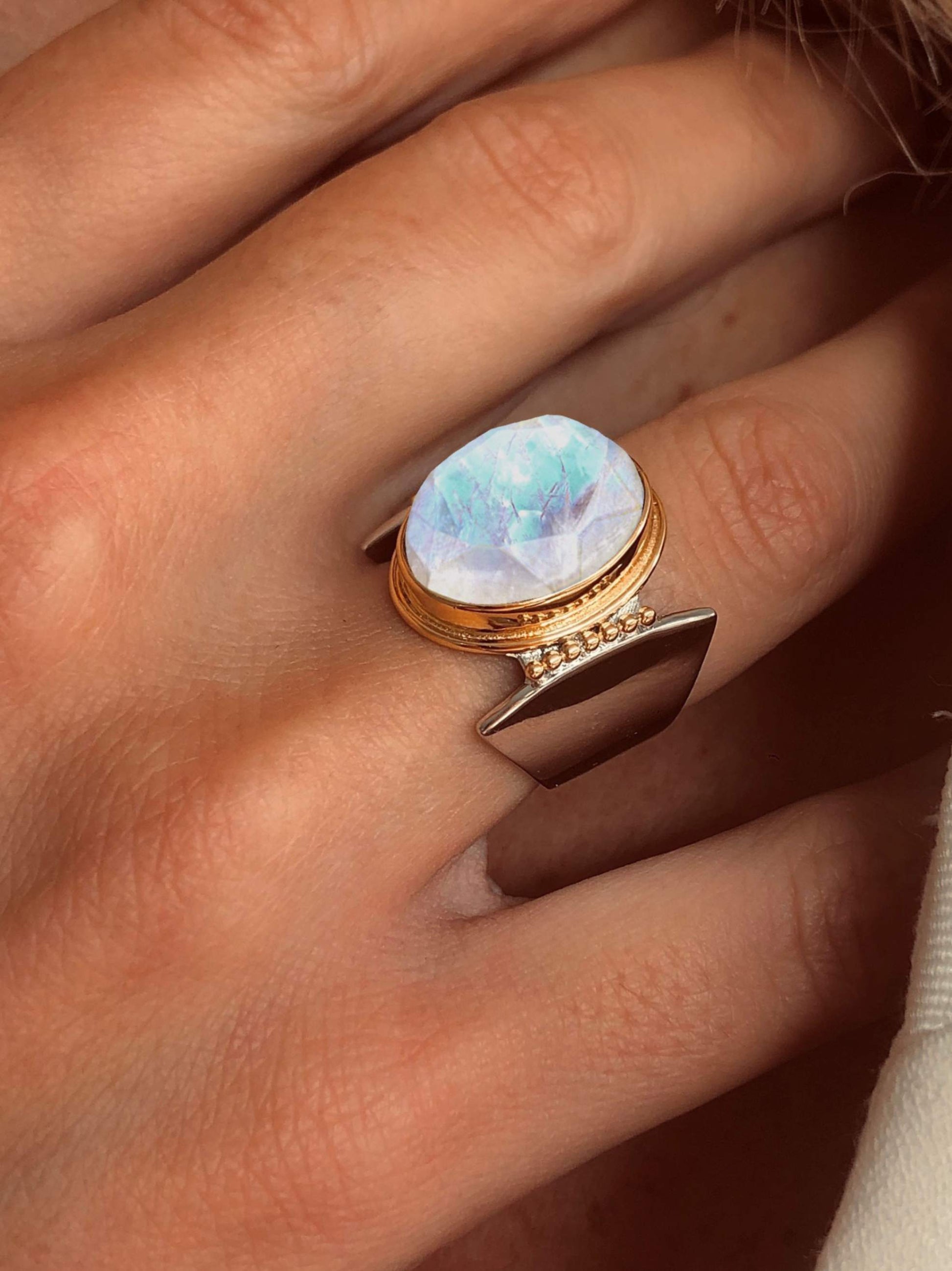 Bague en Argent 925 partiellement doré Or jaune 18k et assemblée de pierre de lune facetée - Maison Di Giorgio