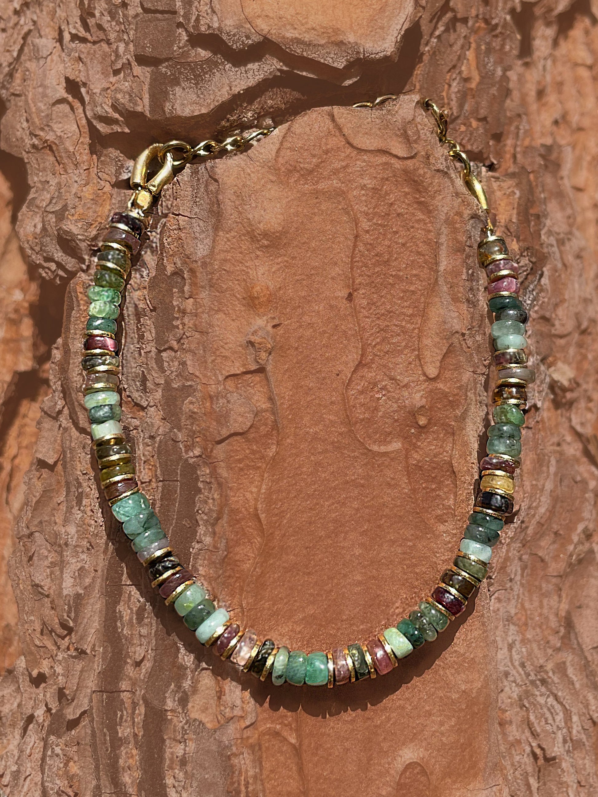 Bracelet perles doré Or jaune 18k assemblé d'émeraude et tourmaline - Maison Di Giorgio
