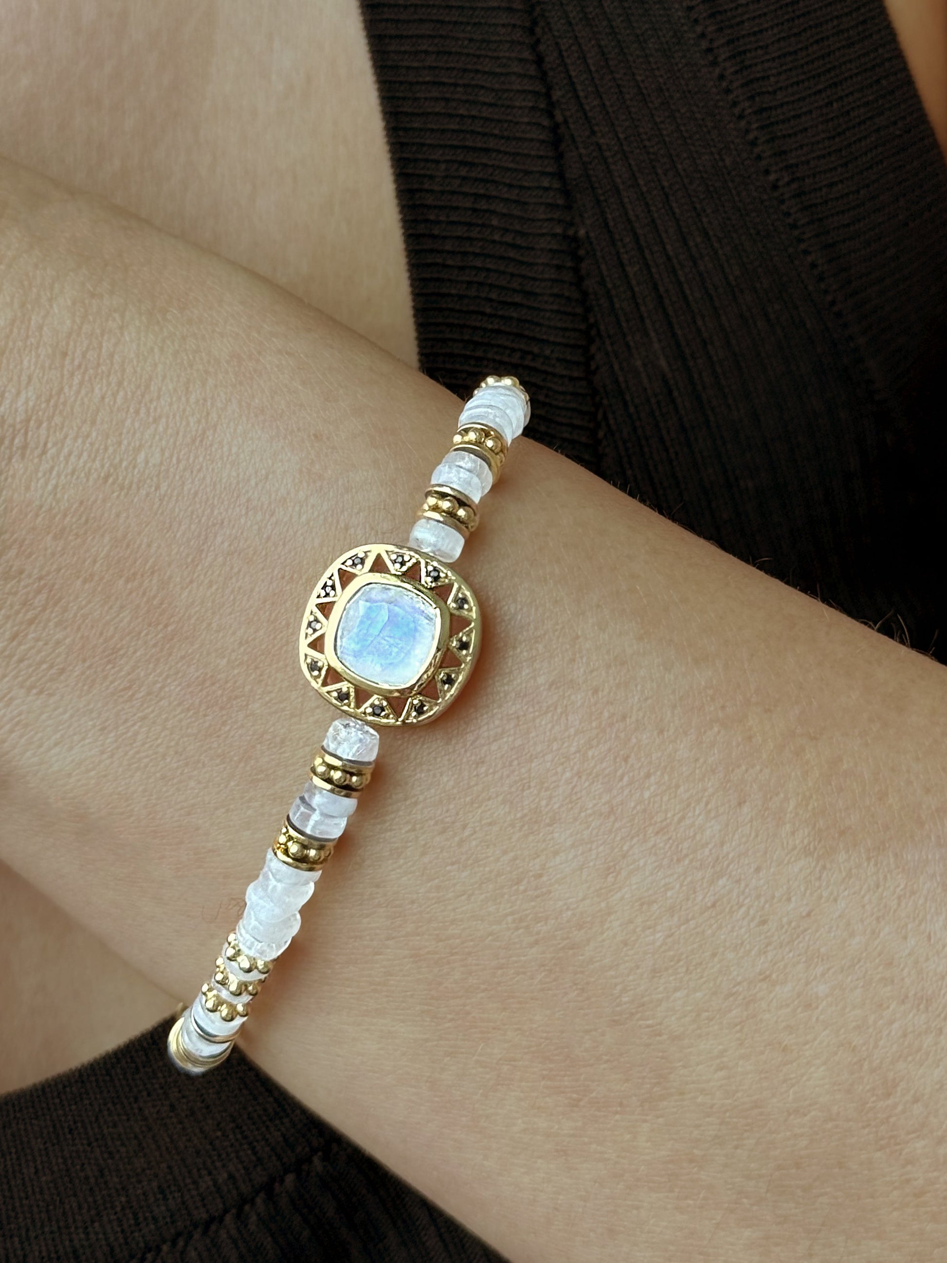 Bracelet perles doré Or jaune 18k assemblé de pierre de lune et spinelle noire - Maison Di Giorgio