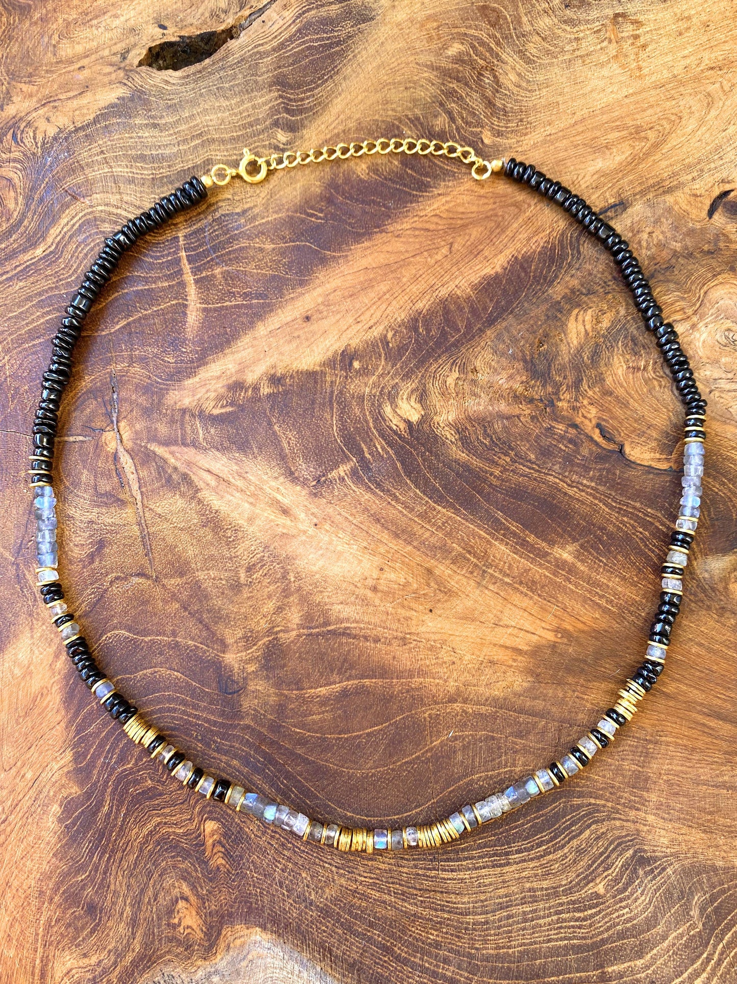 Collier perles doré Or jaune 18k assemblé de labradorite et onyx noir - Maison Di Giorgio