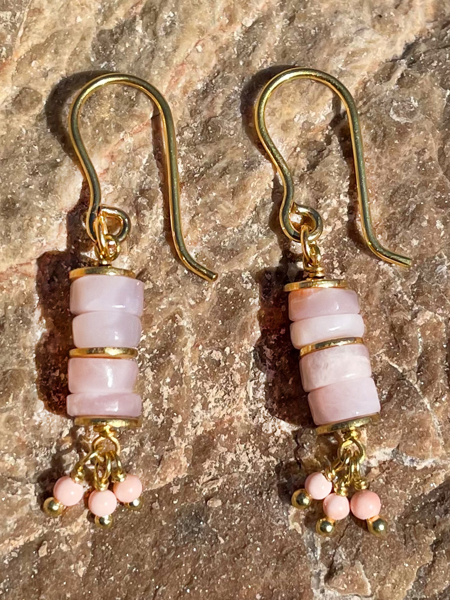 Boucles d'oreilles dorées Or jaune 18k assemblées d'Opale rose - Maison Di Giorgio