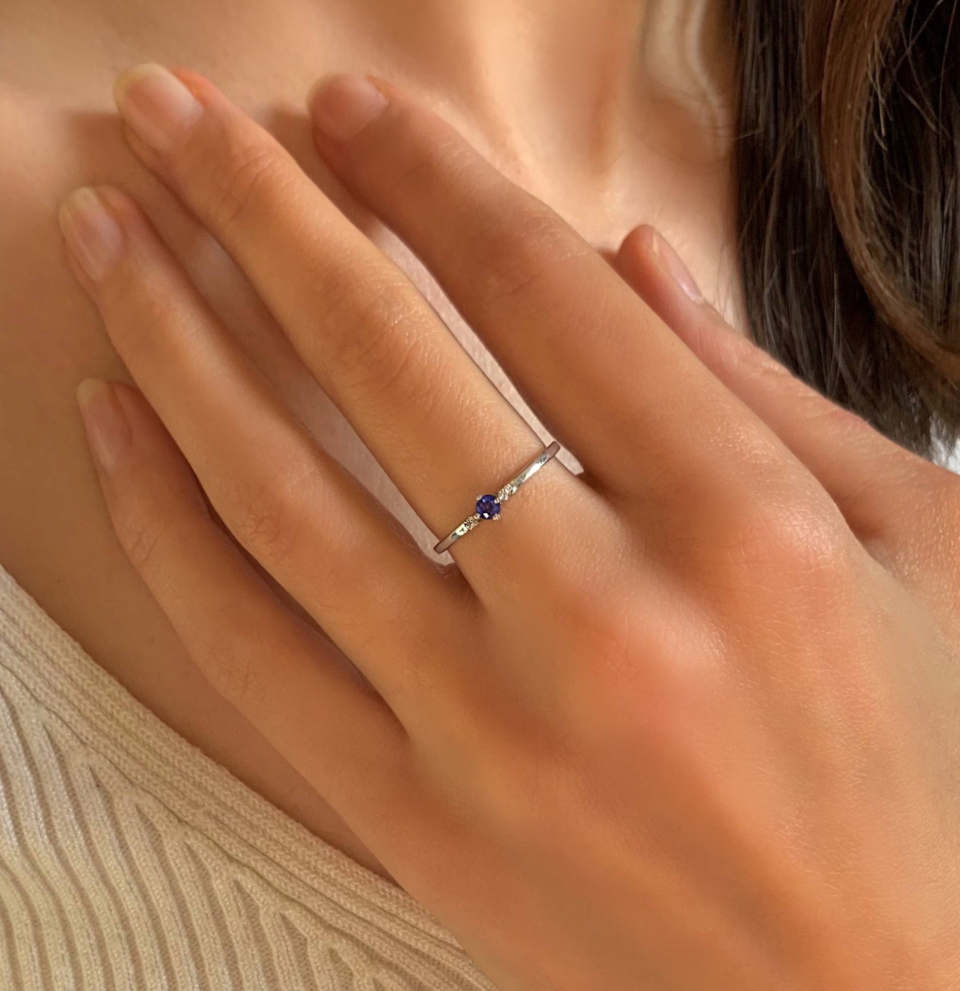 Bague en Or blanc 9k assemblée de Diamant HSI et Saphir bleu - Maison Di Giorgio