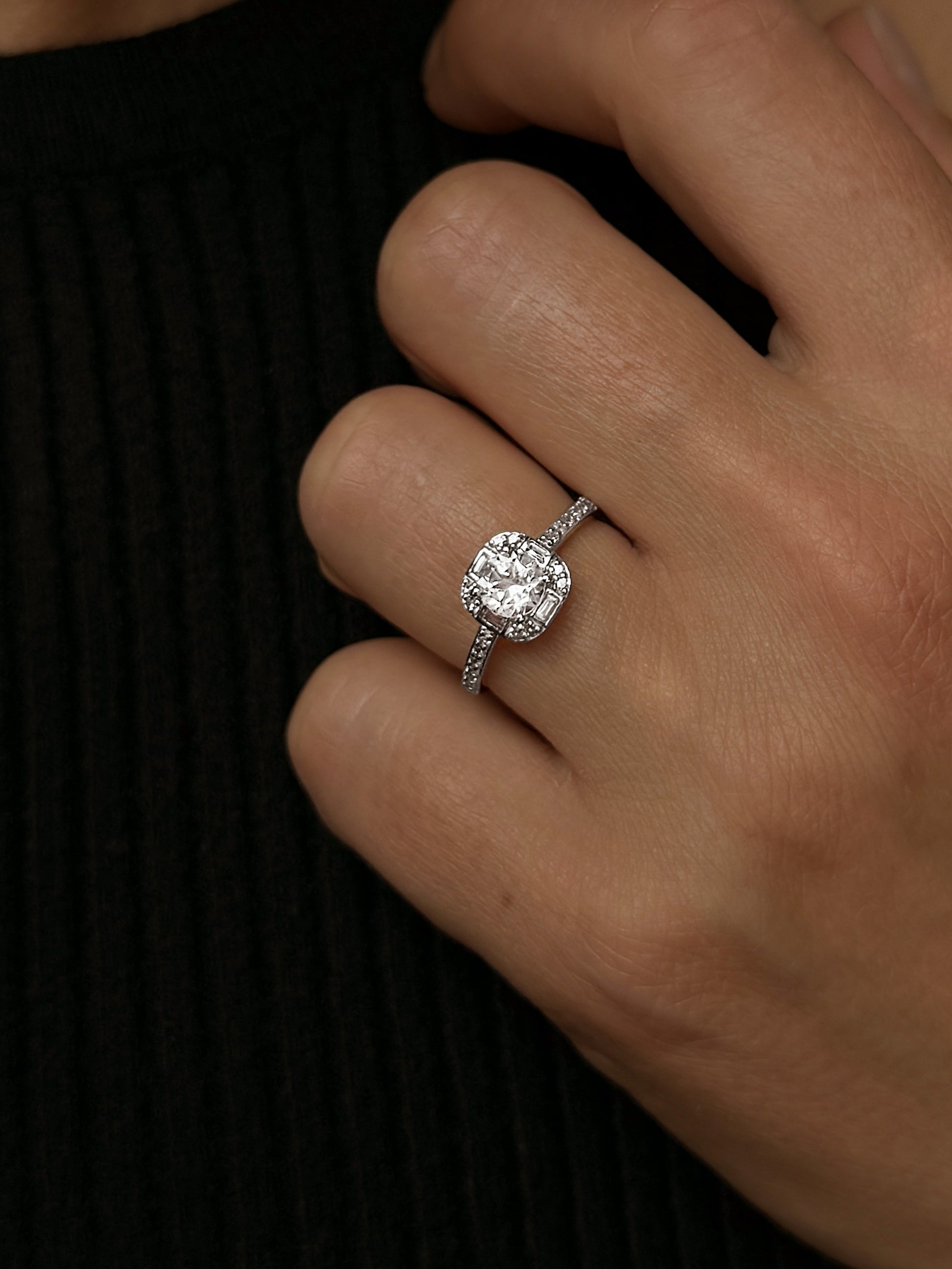 Bague en Or blanc 9k assemblée de Diamant HSI et Topaze blanche - Maison Di Giorgio