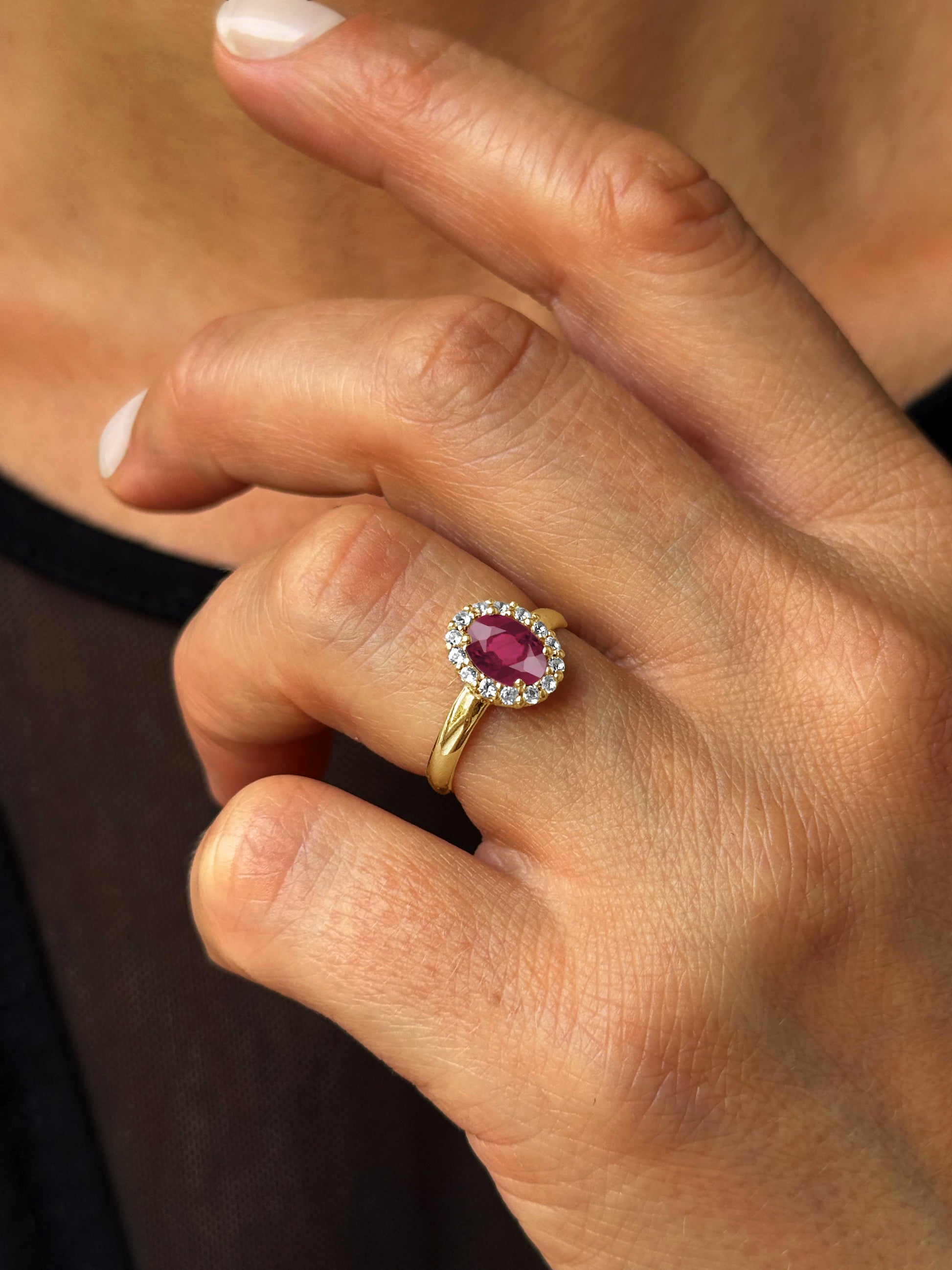 Bague en Or jaune 9k assemblée de Rubis et de Topaze blanche - Maison Di Giorgio