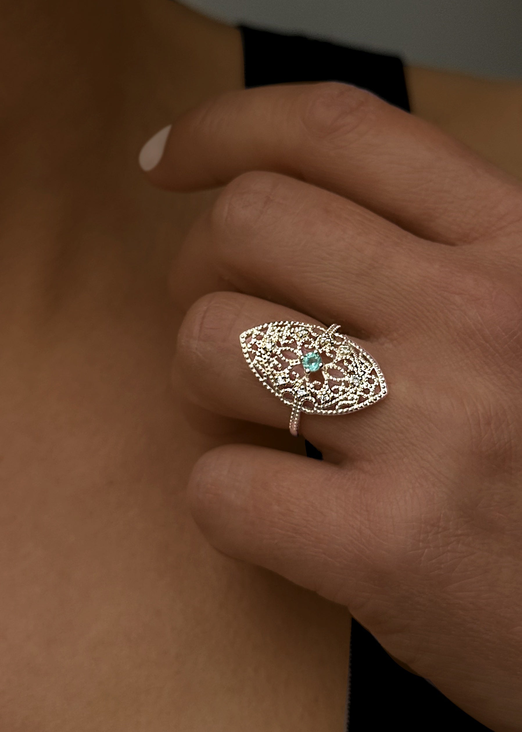 Bague en Or jaune 9k assemblée de Diamant HSI et Émeraude - Maison Di Giorgio