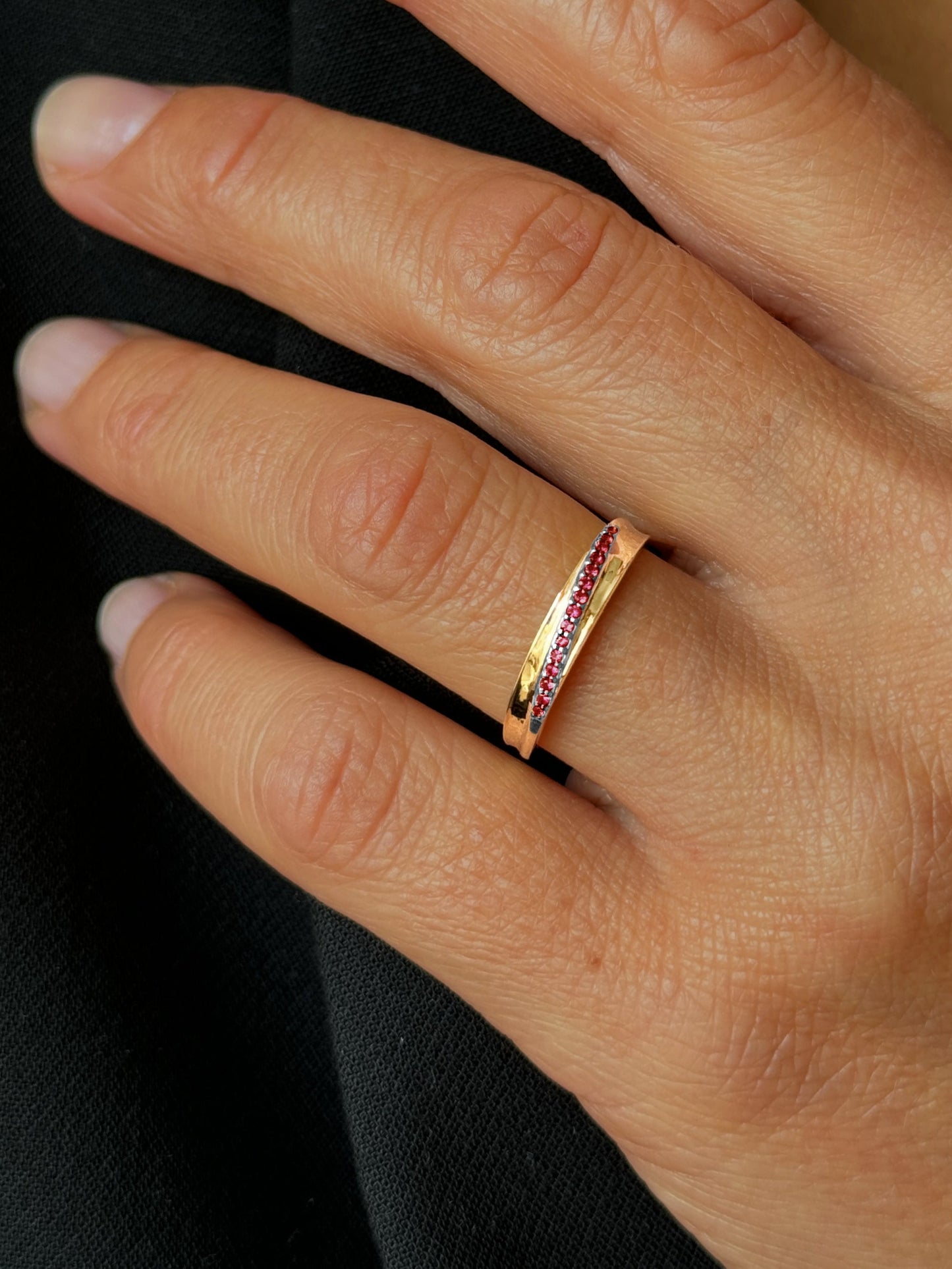 Bague en Or jaune 9k assemblée de Rubis - Maison Di Giorgio