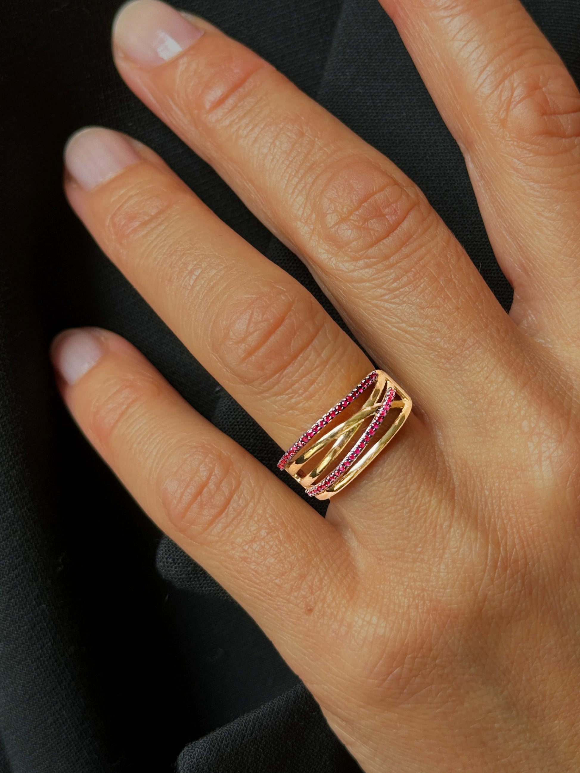 Bague en Or jaune 9k assemblée de Rubis - Maison Di Giorgio