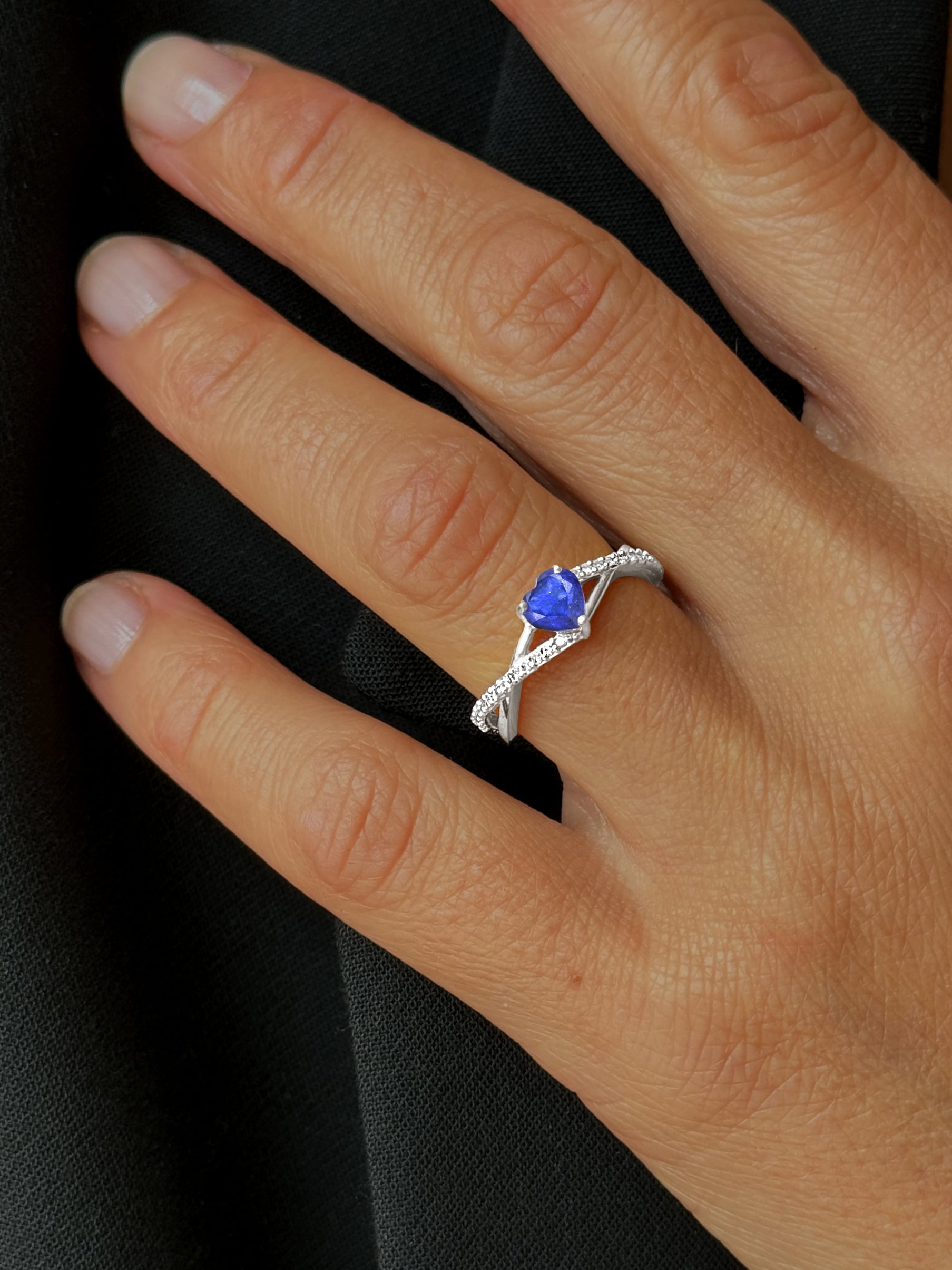 Bague en Or blanc 9k assemblée de Diamant HSI et Saphir bleu - Maison Di Giorgio