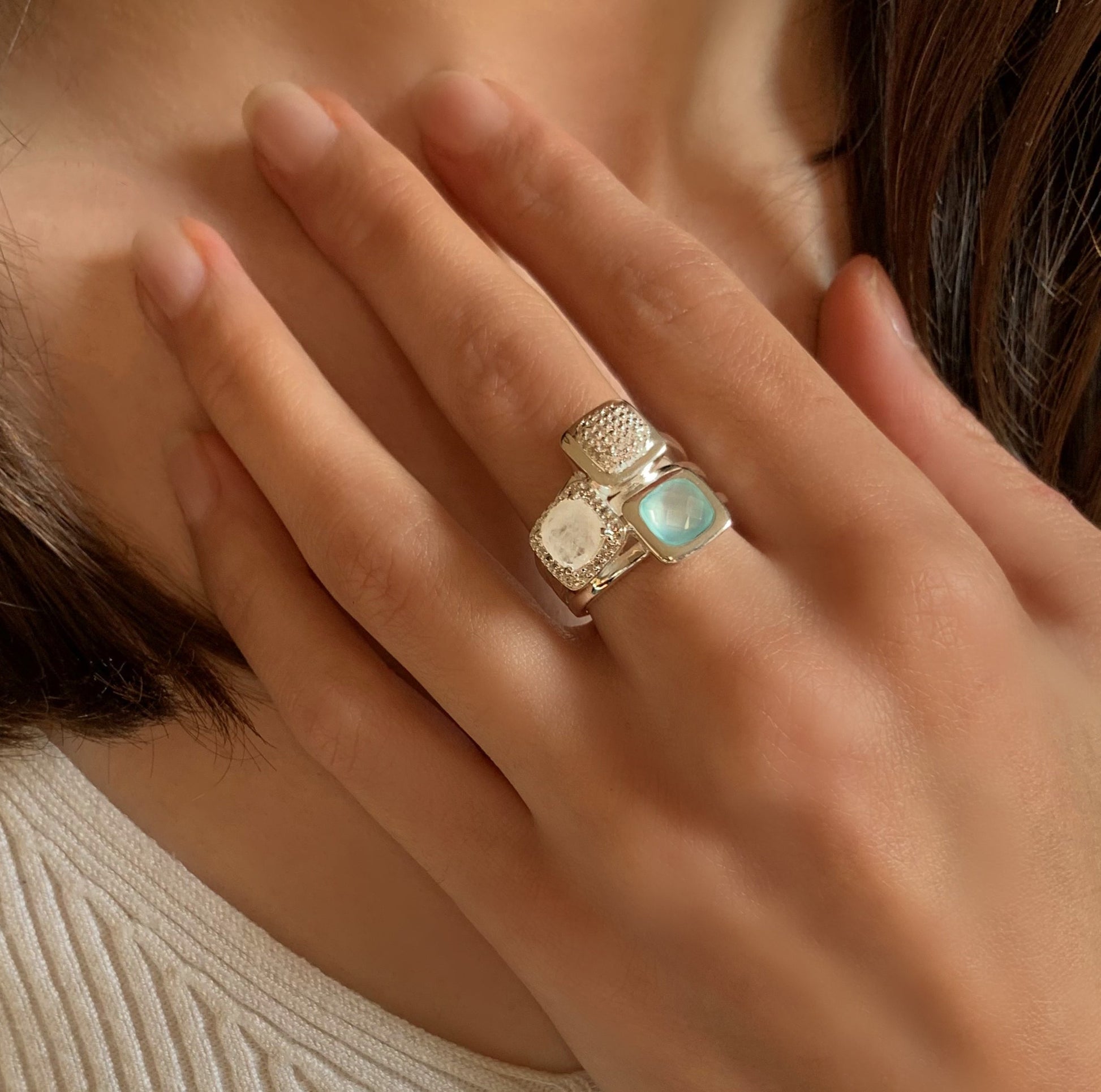 Bague en Argent 925 plaqué Rhodium assemblée de Calcédoine aqua, Pierre de lune et Oxyde de zirconium - Maison Di Giorgio